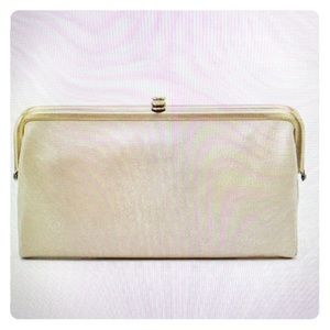 HOBO Lauren Clutch Wallet in Sandshell
